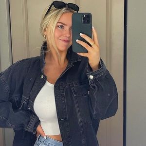 Hi! I’m Grace and I’m based in Chicago, il.